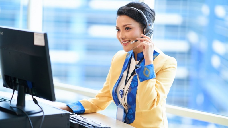 Petugas profesional yang selalu responsif membantu nasabah melalui layanan Hallo BCA di 1500888.